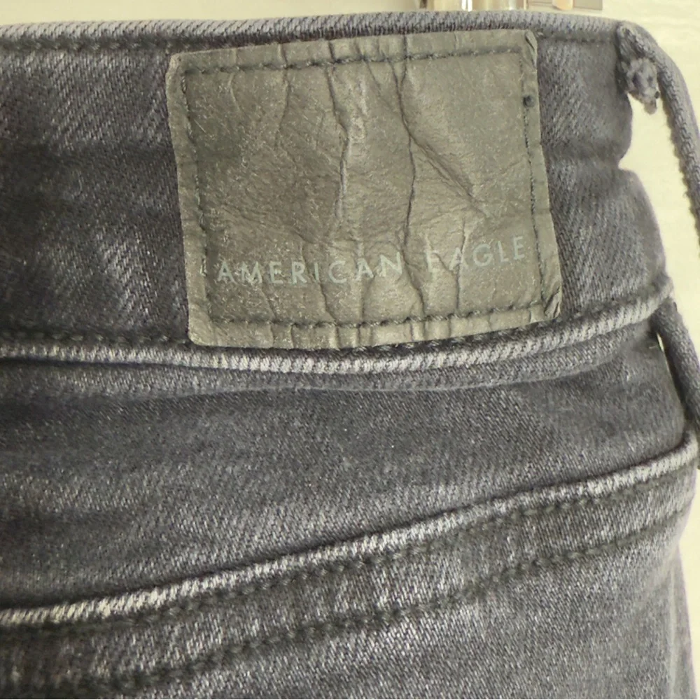 American Eagle Hi Rise Jeggings Black‎ Distressed Raw Hem Pockets Grunge Emo 4 - Picture 5 of 7